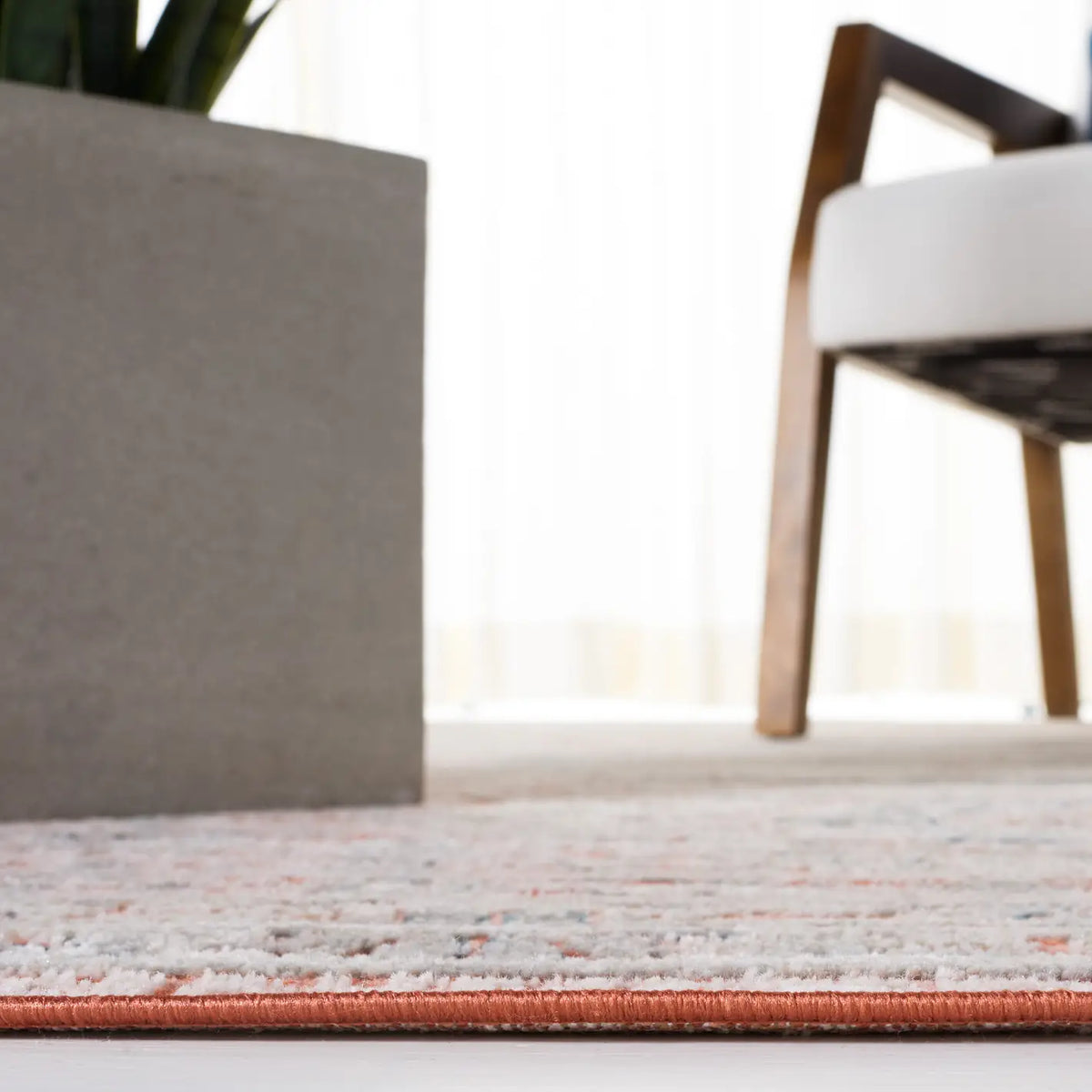 Safavieh Madison 800 4'-5" x 6'-5" Rug in Rust / Ivory