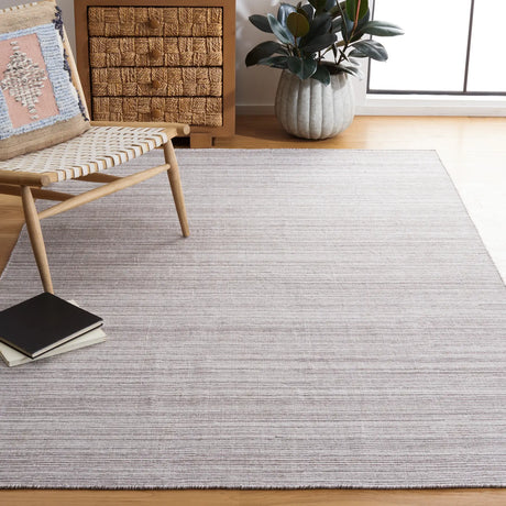 Safavieh Kilim 4'-0" x 6'-0" Rug in Beige / Ivory