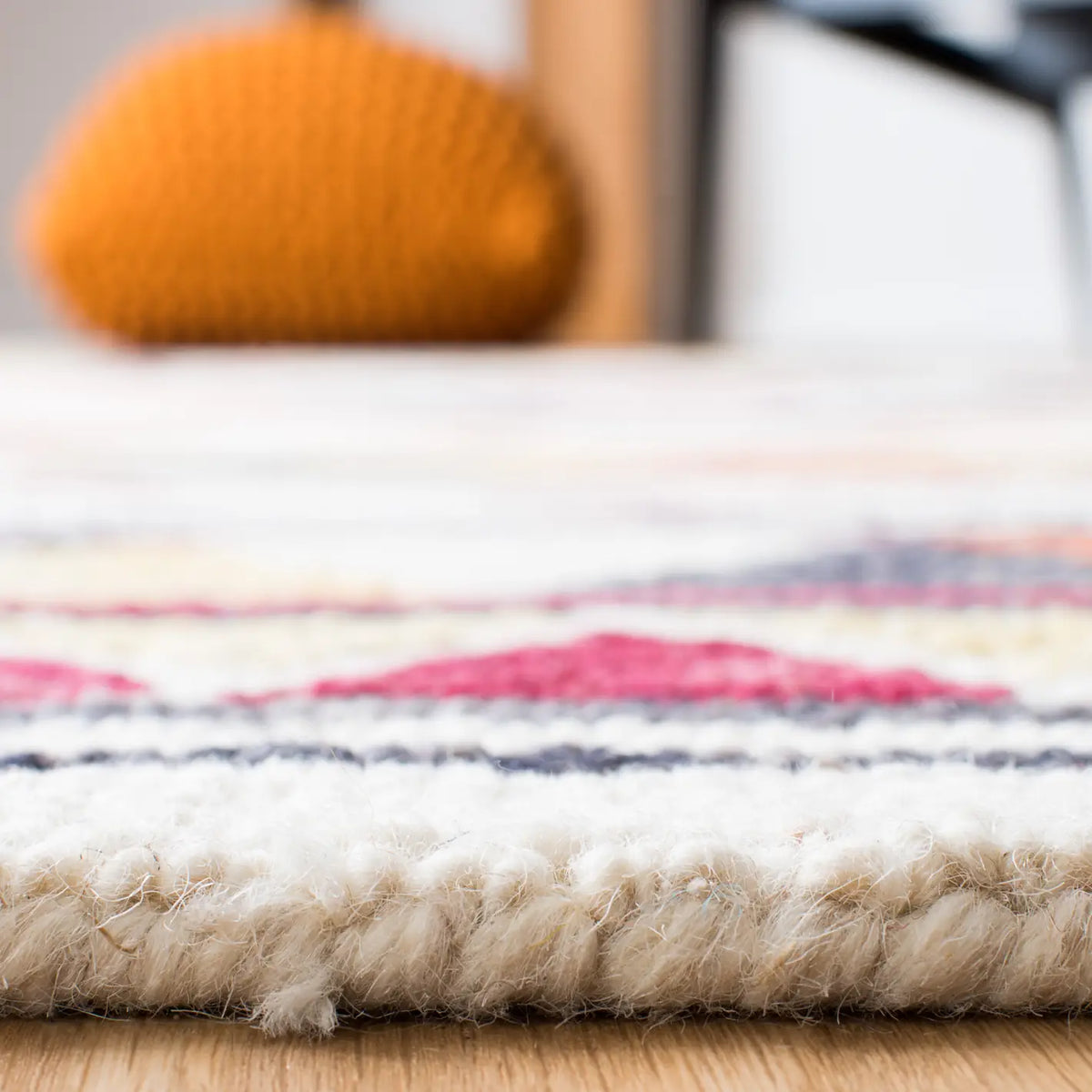 Safavieh Aspen 5'-0" x 8'-0" Rug in Rust / Ivory