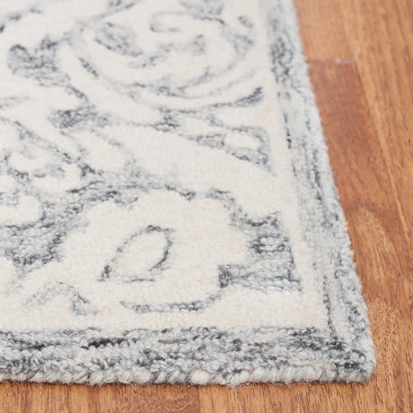 Safavieh Blossom 4'-0" x 6'-0" Rug in Grey / Ivory