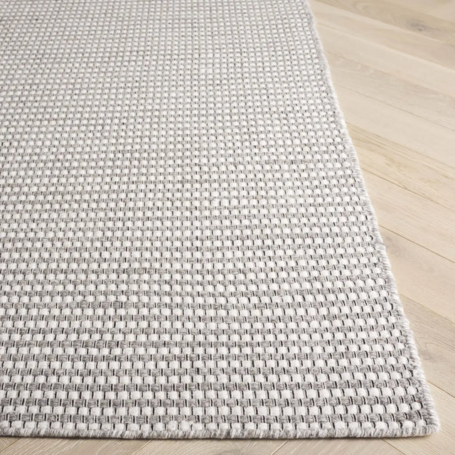 Safavieh Natura 4'-0" x 6'-0" Rug in Grey / Ivory