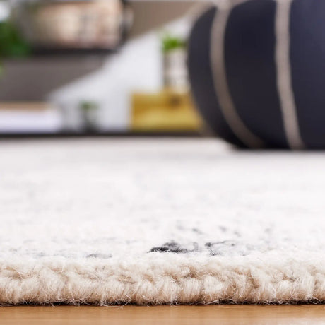 Safavieh Martha Stewart 300 4'-0" x 6'-0" Rug in Ivory / Grey