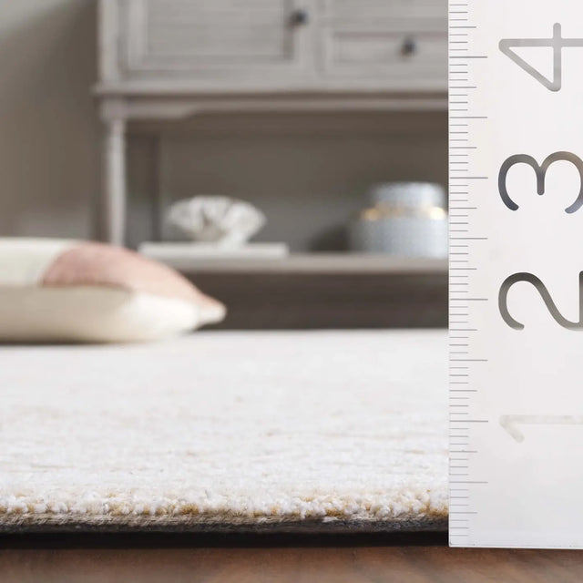 Safavieh Pine 4'-0" x 6'-0" Rug in Ivory / Orange