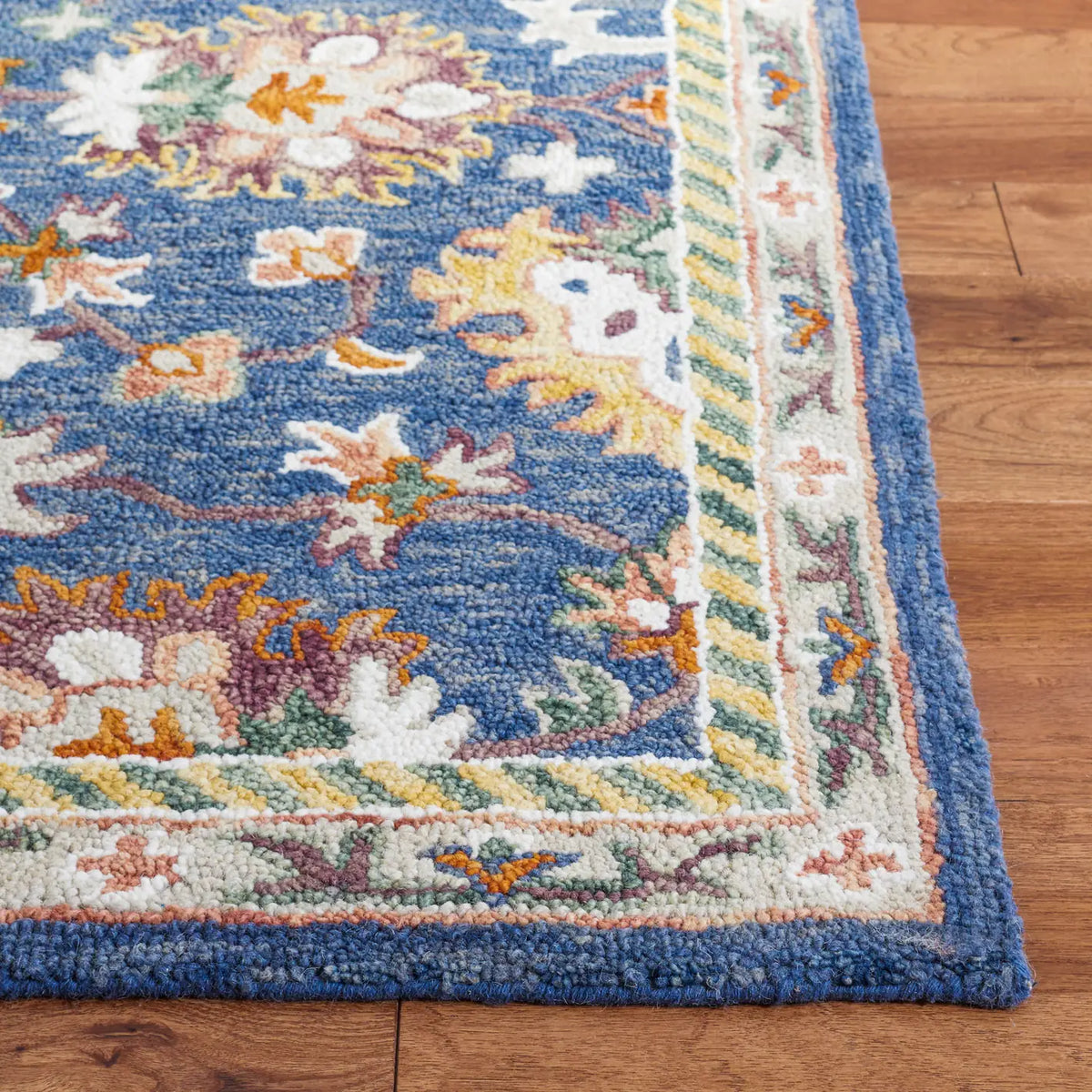 Safavieh Aspen 4'-0" x 6'-0" Rug in Blue / Rust