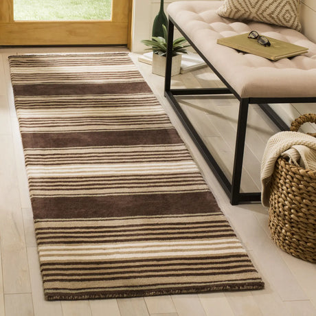 Safavieh Martha Stewart 2'-3" x 8'-0" Rug in Tobacco Leaf