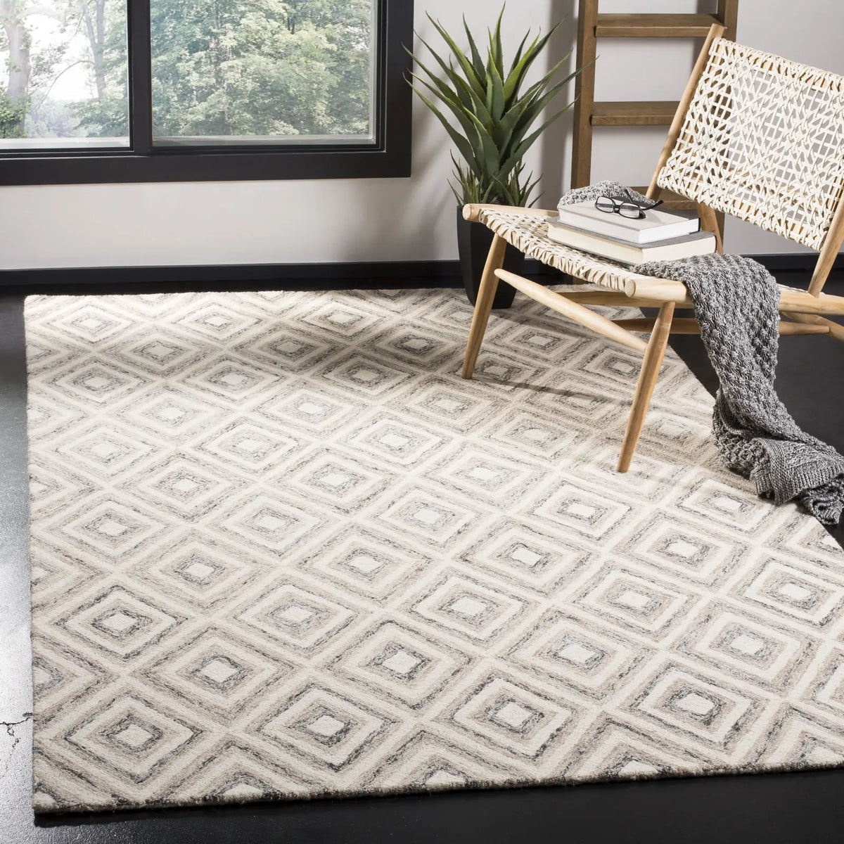 Safavieh Micro-Loop 4'-0" x 6'-0" Rug in Grey / Ivory