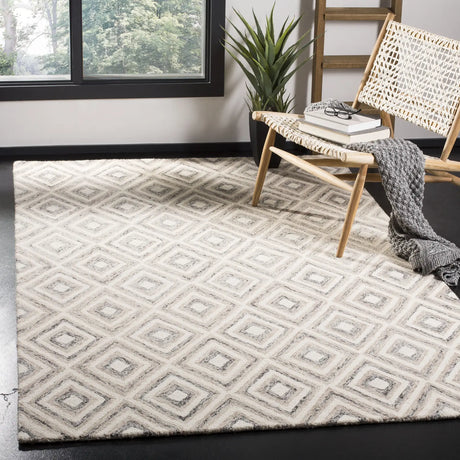 Safavieh Micro-Loop 4'-0" x 6'-0" Rug in Grey / Ivory