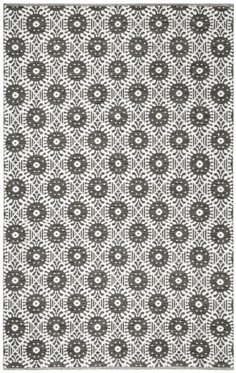Safavieh Montauk 5'-0" x 8'-0" Rug in Black / Ivory