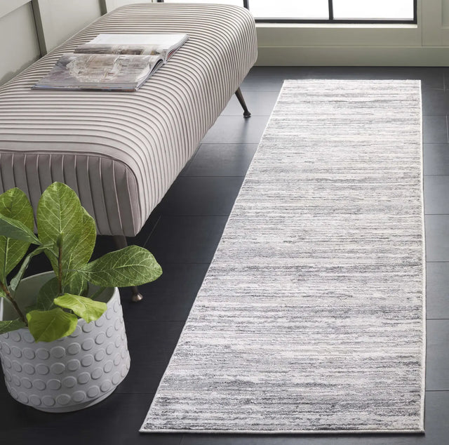 Safavieh Hanna 2'-0" x 8'-0" Rug in Grey / Ivory