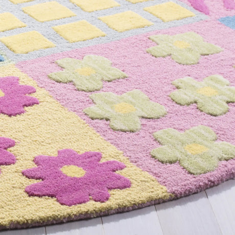 Safavieh Safavieh Kids 6'-0" x 6'-0" Rug in Pink / Multi