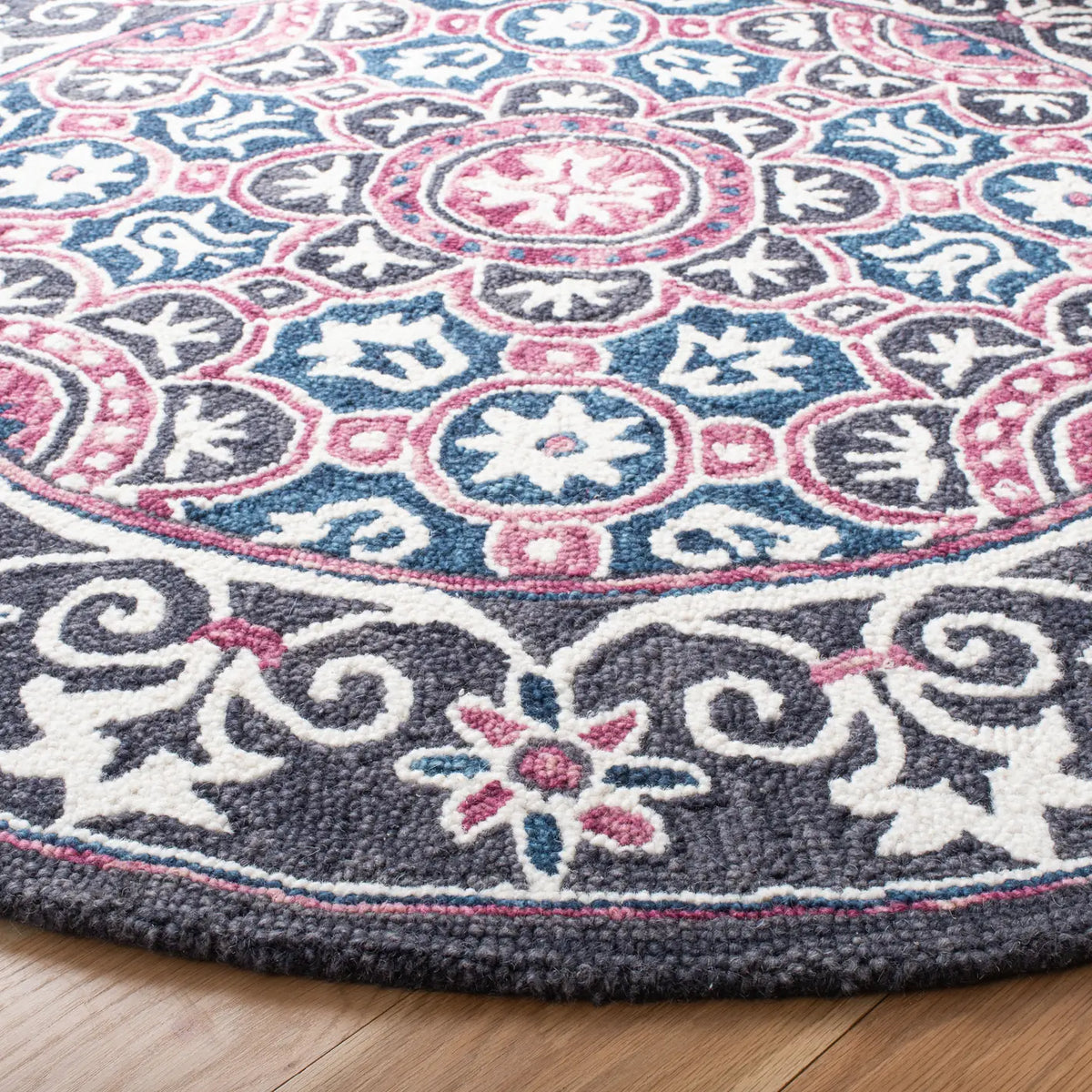 Safavieh Micro-Loop 5'-0" x 5'-0" Rug in Ivory / Pink