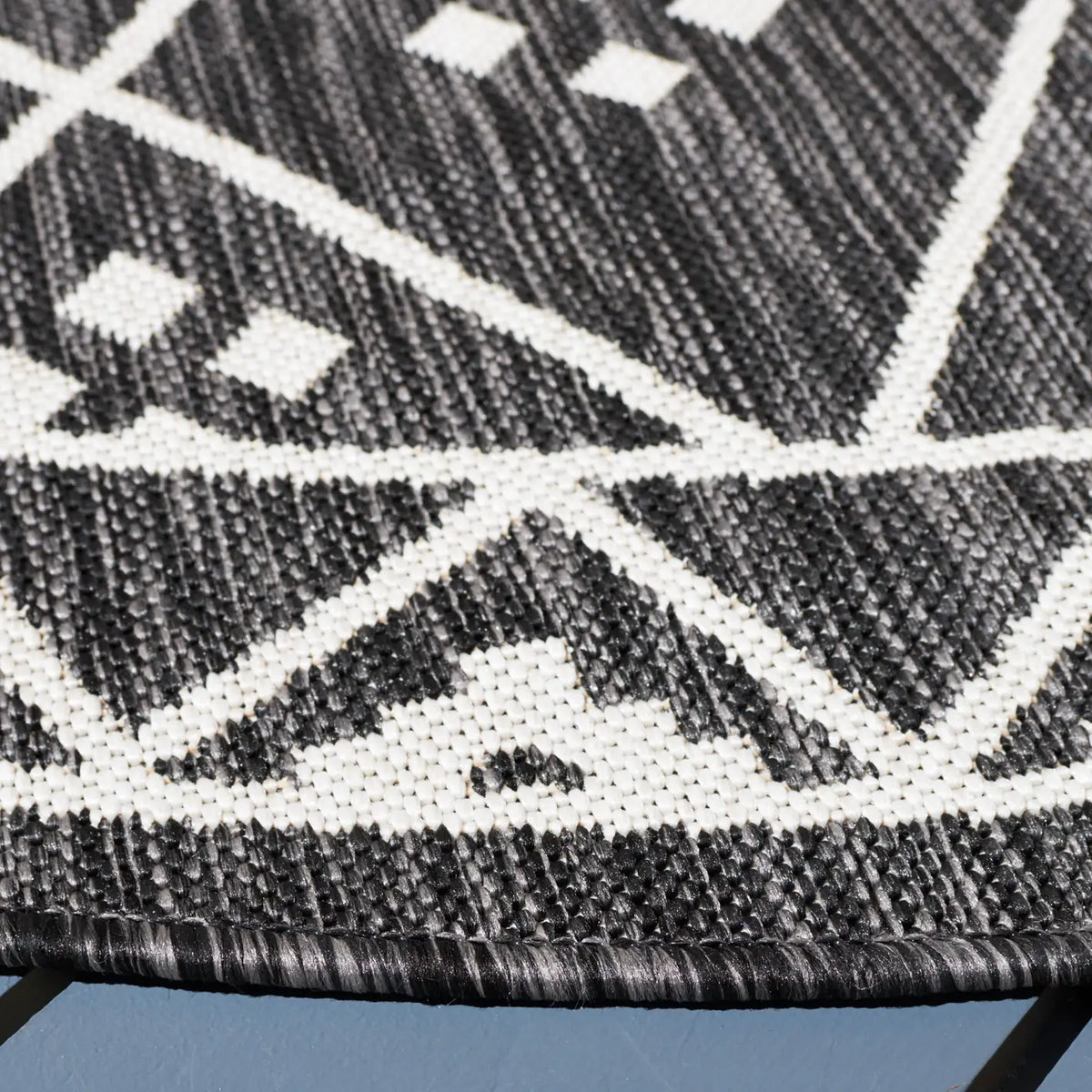 Safavieh Courtyard 6'-7" x 6'-7" Rug in Black / Ivory