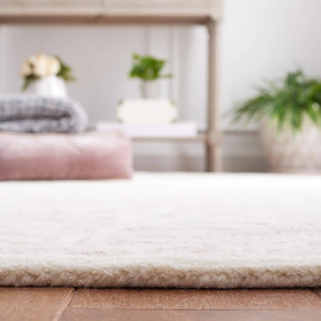 Safavieh Martha Stewart 4'-0" x 6'-0" Rug in Pink / Ivory