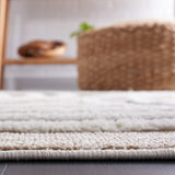 Safavieh Urban 4'-0" x 6'-0" Rug in Beige / Ivory