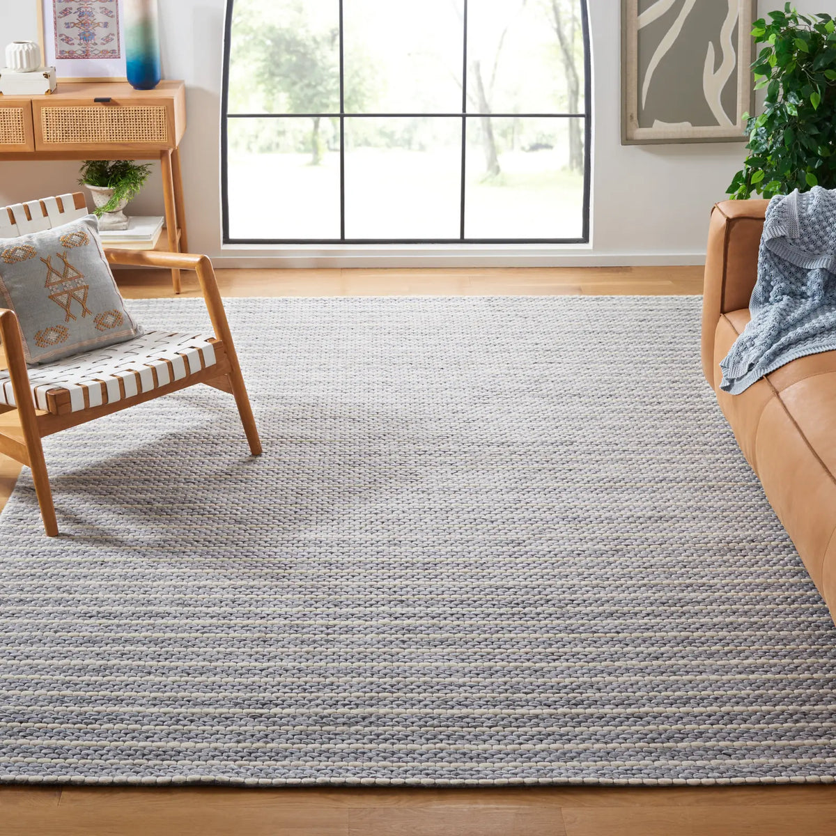 Safavieh Marbella 6'-0" x 9'-0" Rug in Grey / Ivory