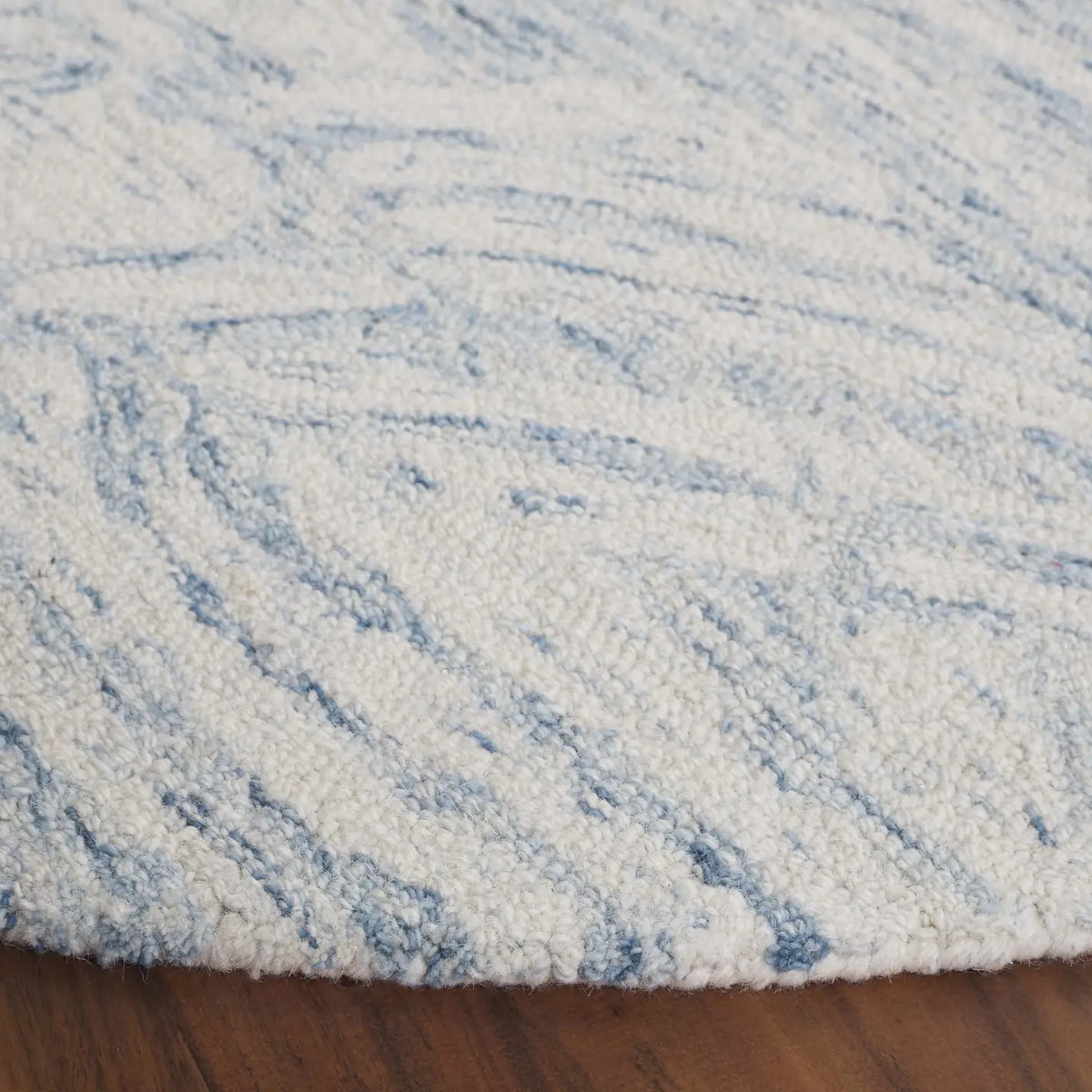 Safavieh Ebony 6'-0" x 6'-0" Rug in Ivory / Light Blue