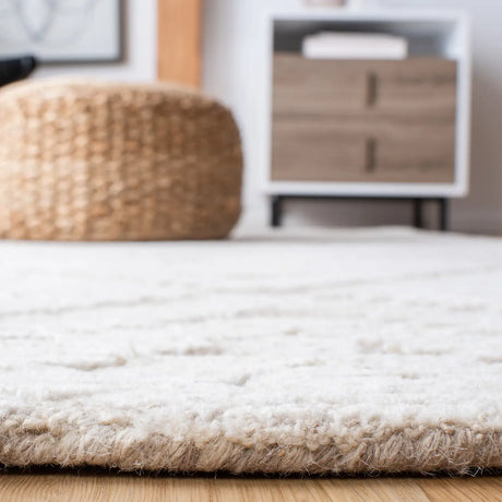 Safavieh Micro-Loop 4'-0" x 6'-0" Rug in Beige / Brown