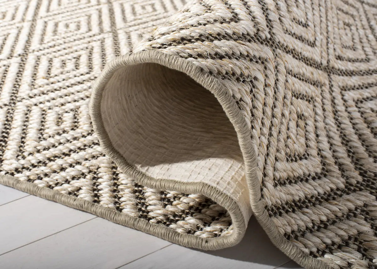 Safavieh Palm Beach 5'-0" x 8'-0" Rug in Beige / Brown