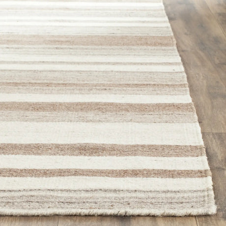 Safavieh Dhurries 3'-0" x 5'-0" Rug in Natural / Camel