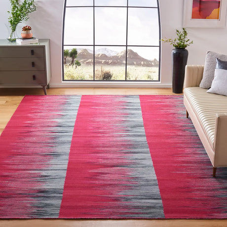 Safavieh Kilim 8'-0" x 10'-0" Rug in Fuchsia / Charcoal