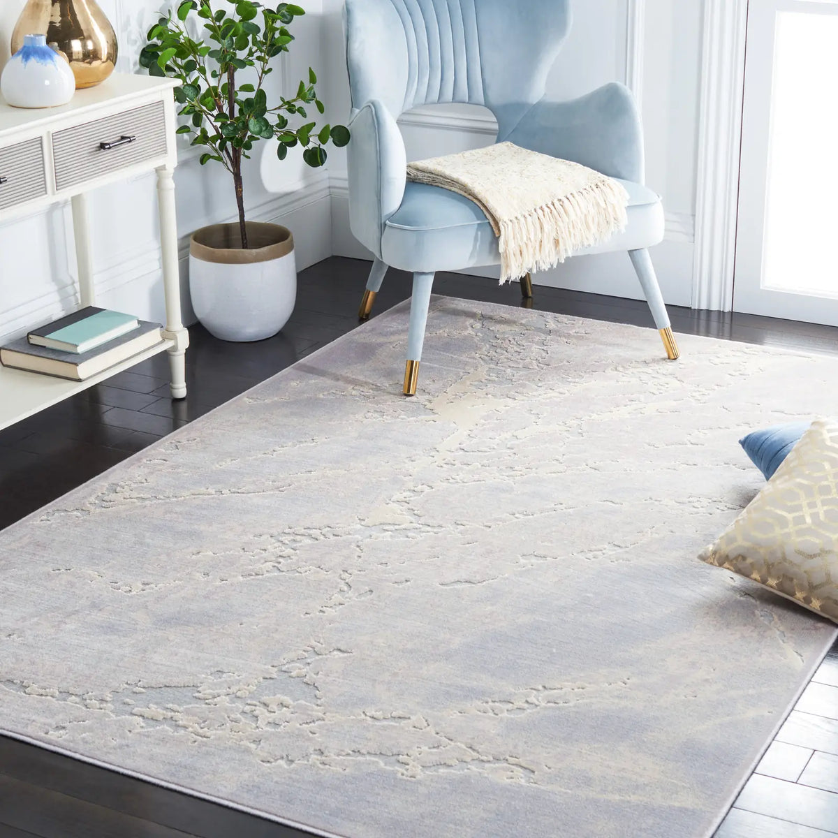 Safavieh Paradise 4'-0" x 5'-7" Rug in Light Grey / Blush Pink