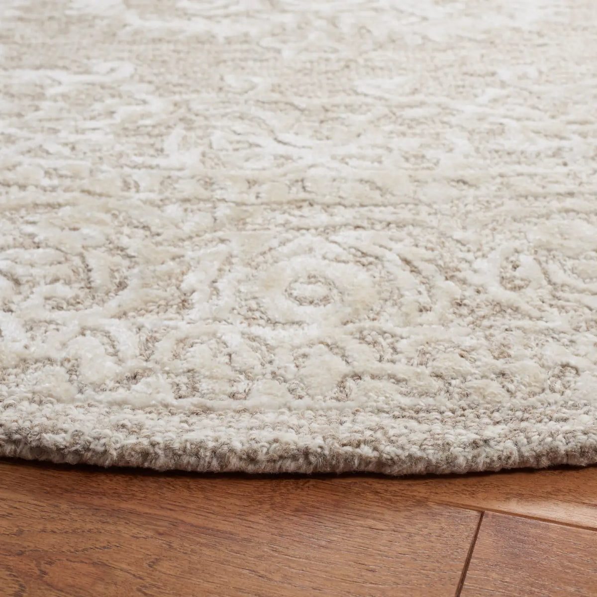 Safavieh Precious 6'-0" x 6'-0" Rug in Beige / Ivory