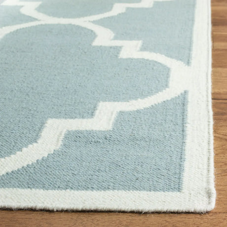Safavieh Dhurries 5'-0" x 8'-0" Rug in Light Blue / Ivory