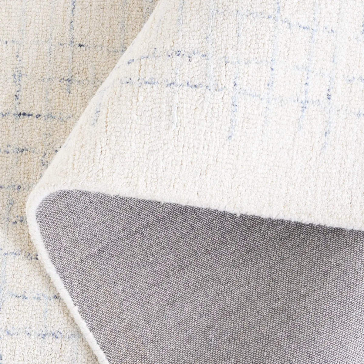 Safavieh Ebony 4'-0" x 6'-0" Rug in Ivory / Navy