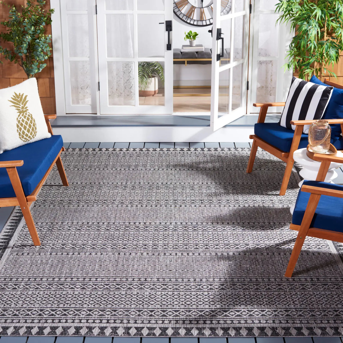 Safavieh Courtyard 8'-0" x 11'-0" Rug in Black / Beige