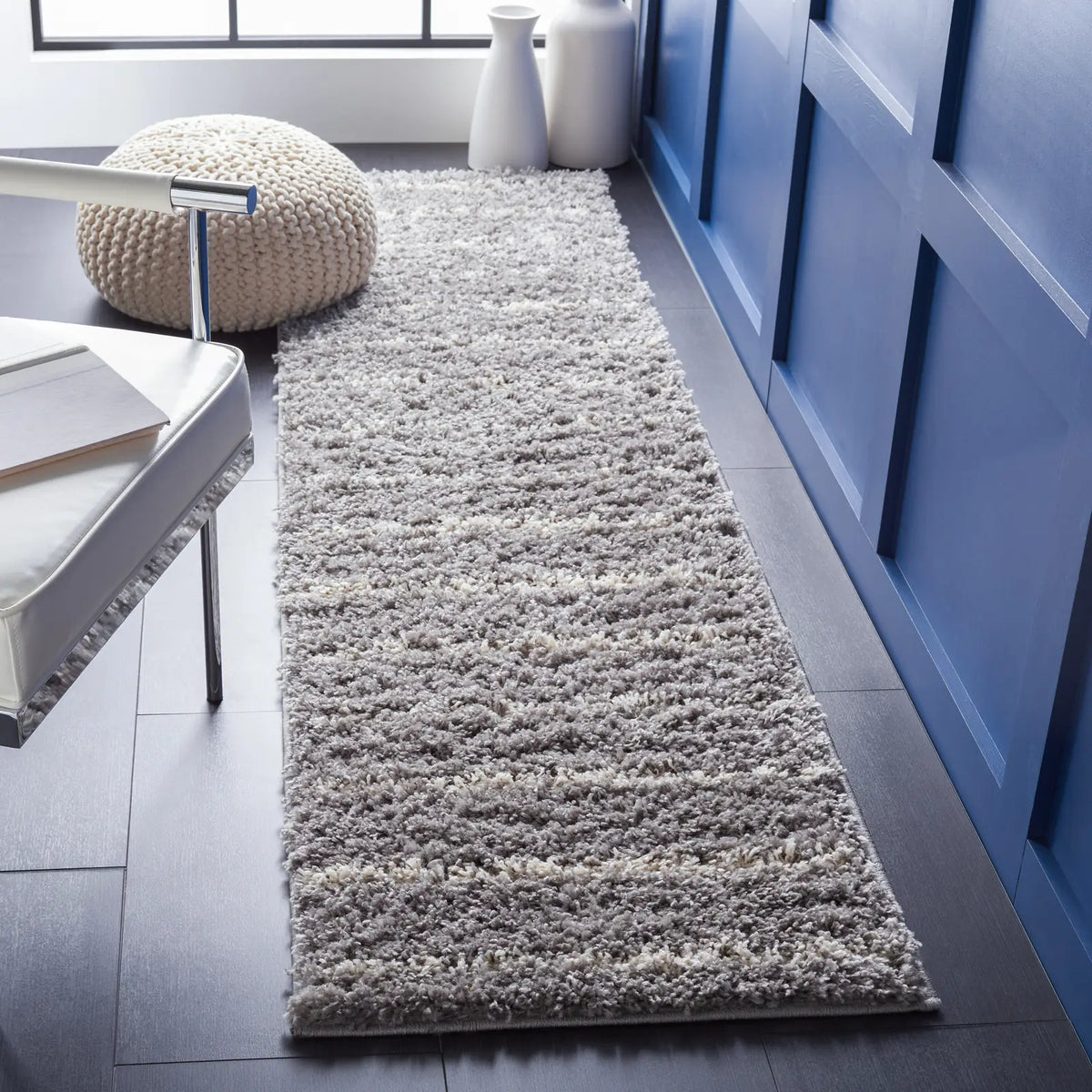 Safavieh Venus Shag 600 2'-2" x 8'-0" Rug in Grey / Ivory