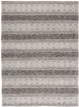 Safavieh Natura 4'-0" x 6'-0" Rug in Ivory / Black