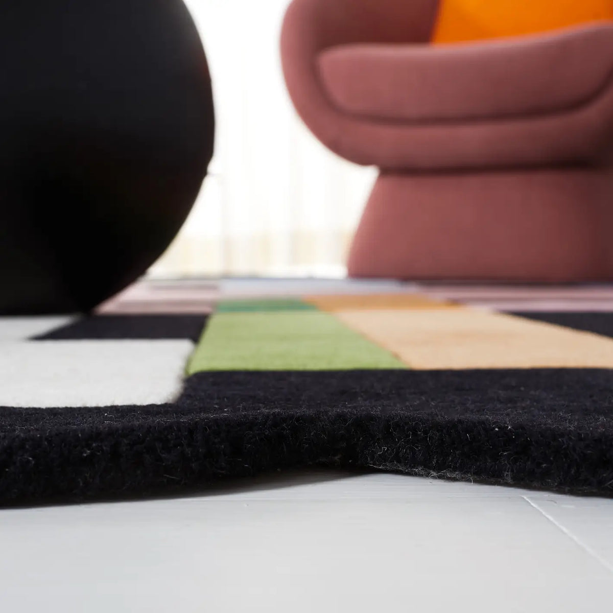 Safavieh Fifth Avenue 5'-0" x 8'-0" Rug in Black / Pink