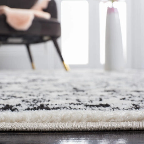 Safavieh Tulum 4'-0" x 6'-0" Rug in Ivory / Black
