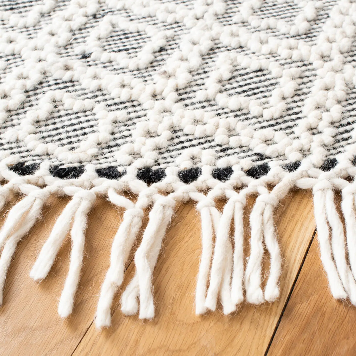Safavieh Natura 6'-0" x 6'-0" Rug in Ivory / Black