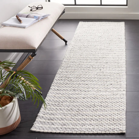 Safavieh Marbella 2'-3" x 8'-0" Rug in Grey / Ivory