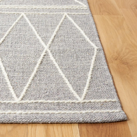 Safavieh Kilim 4'-0" x 6'-0" Rug in Grey / Ivory