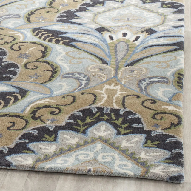 Safavieh Wyndham 4'-0" x 6'-0" Rug in Blue / Multi