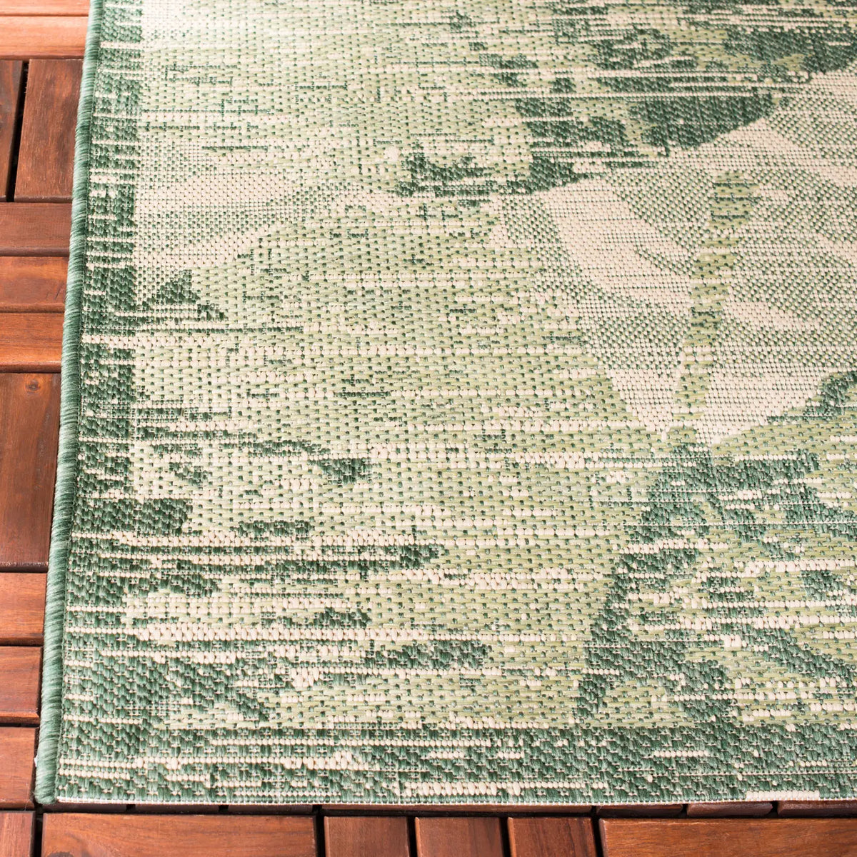 Safavieh Courtyard 4'-0" x 5'-7" Rug in Beige / Green