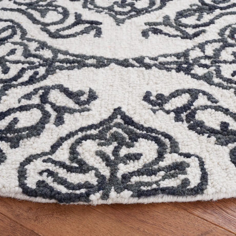 Safavieh Blossom 6'-0" x 6'-0" Rug in Ivory / Black