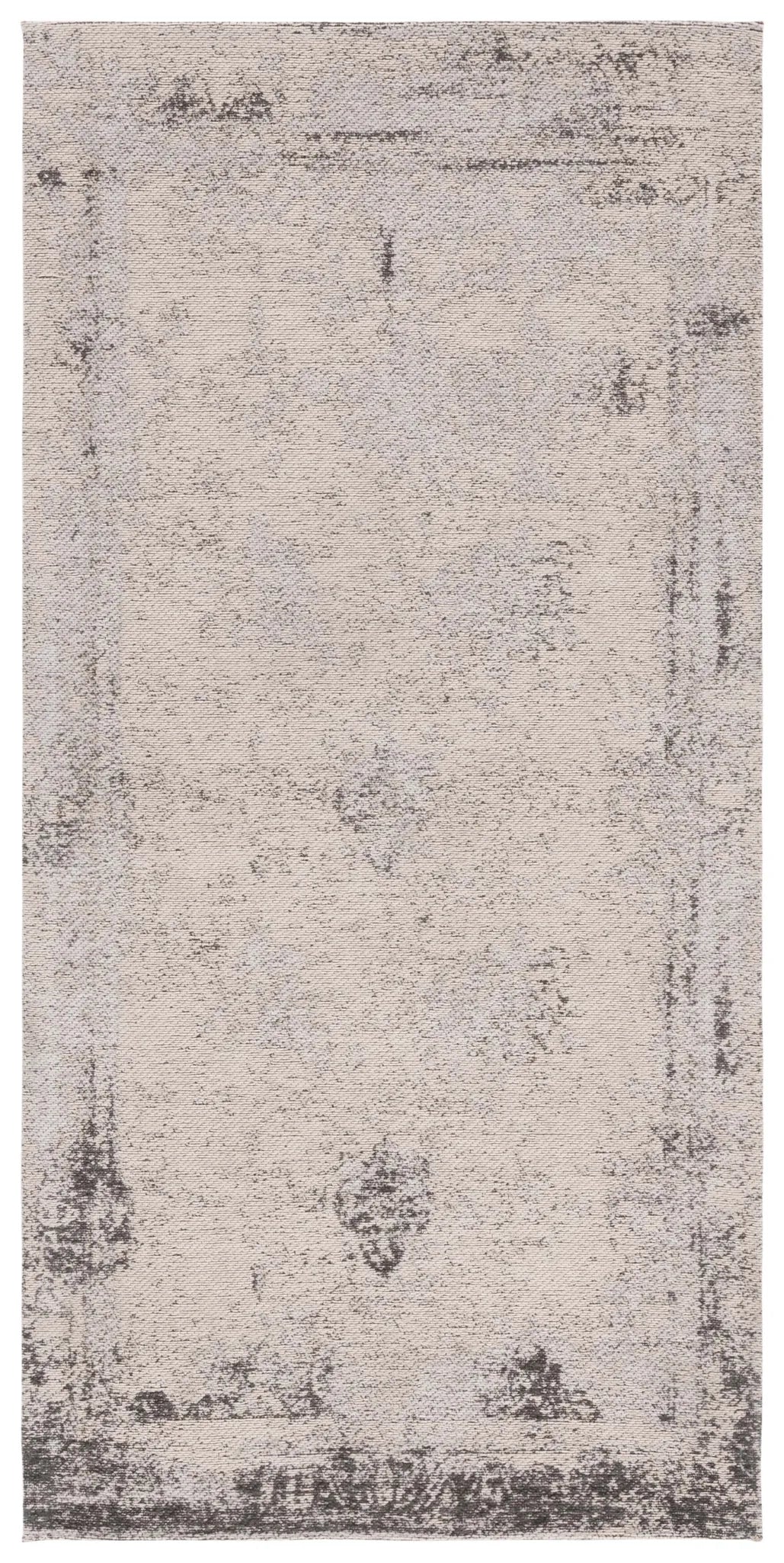 Safavieh Classic Vintage 2'-4" x 4'-8" Rug in Anthracite