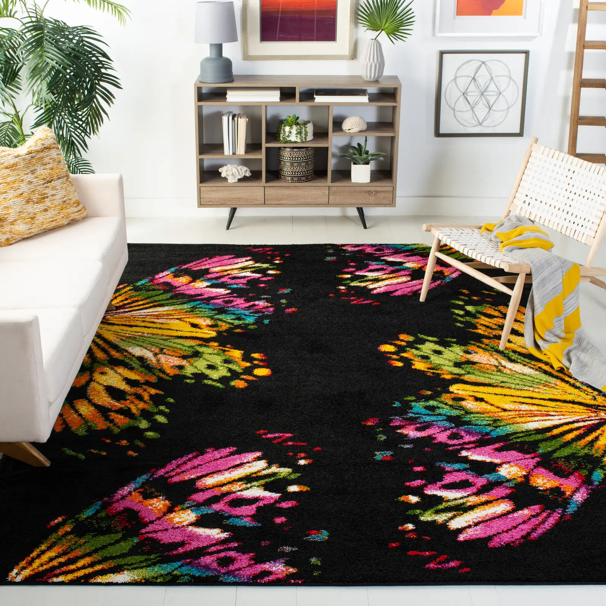 Safavieh Fiesta Shag 6'-7" x 9'-2" Rug in Black / Yellow