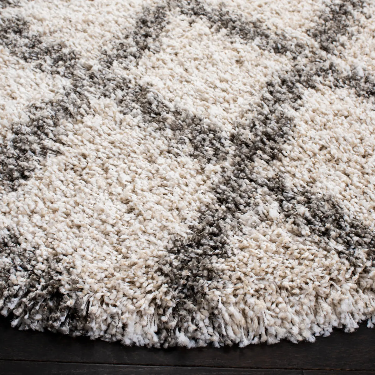 Safavieh Hudson Shag 5'-0" x 5'-0" Rug in Ivory / Grey