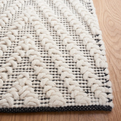 Safavieh Natura 4'-0" x 6'-0" Rug in Ivory / Black