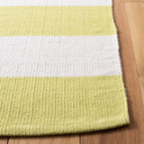 Safavieh Montauk 4'-0" x 6'-0" Rug in Green / Ivory