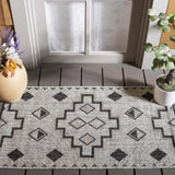 Safavieh Courtyard 2'-0" x 3'-7" Rug in Grey / Black