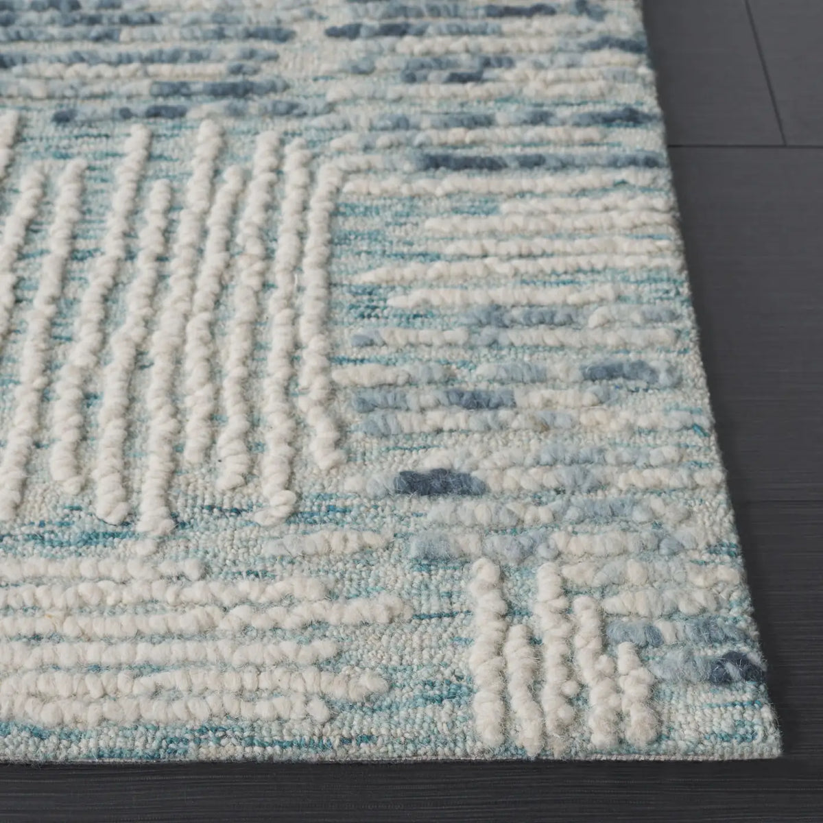Safavieh Abstract 4'-0" x 6'-0" Rug in Blue / Ivory