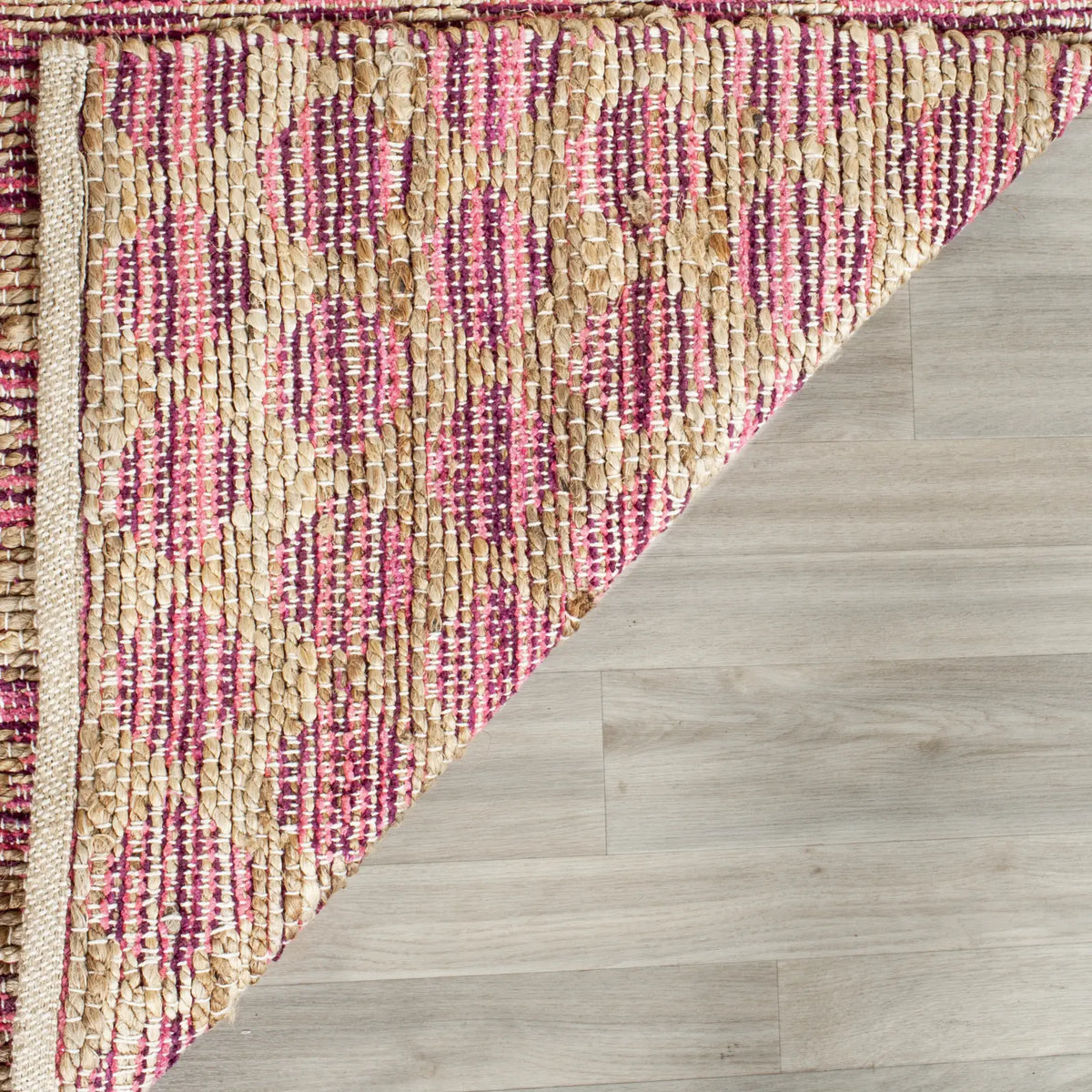 Safavieh Cape Cod 5'-0" x 8'-0" Rug in Maroon / Natural
