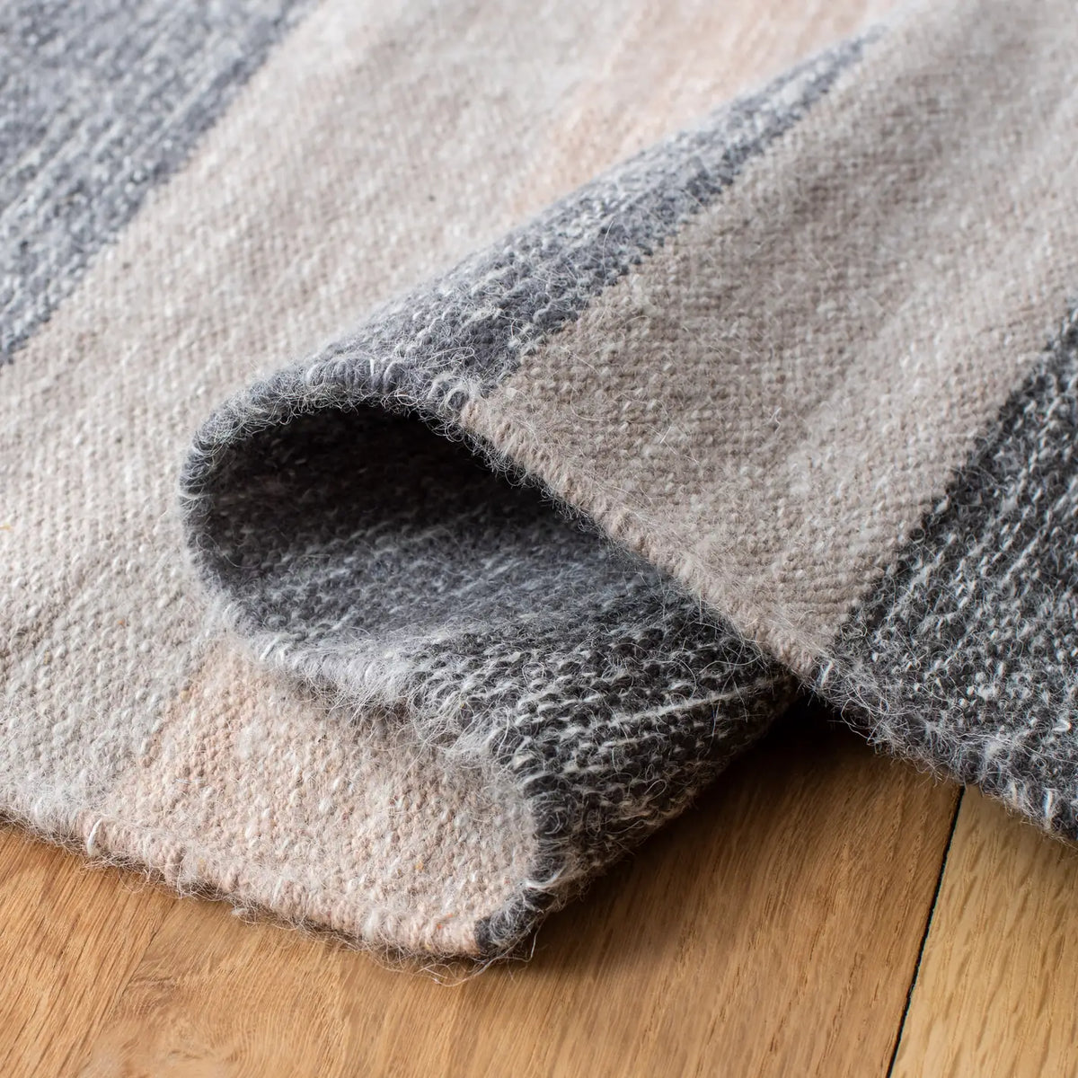Safavieh Striped Kilim 8'-0" x 10'-0" Rug in Grey