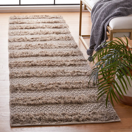 Safavieh Natura 2'-3" x 9'-0" Rug in Grey / Ivory