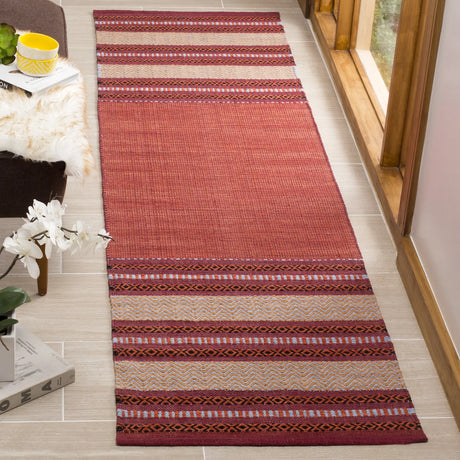 Safavieh Montauk 2'-6" x 6'-0" Rug in Red / Ivory